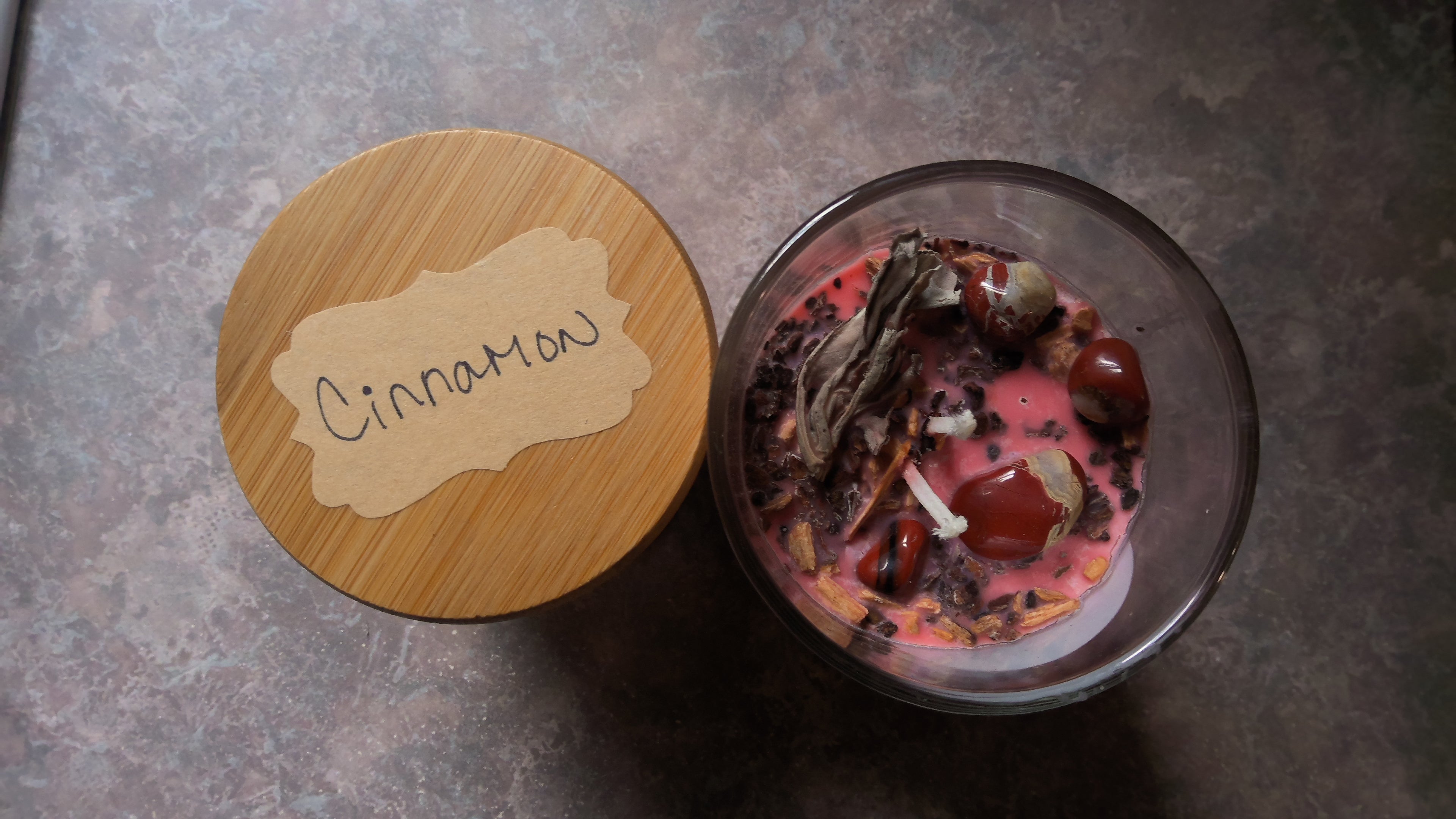 Cinnamon candle